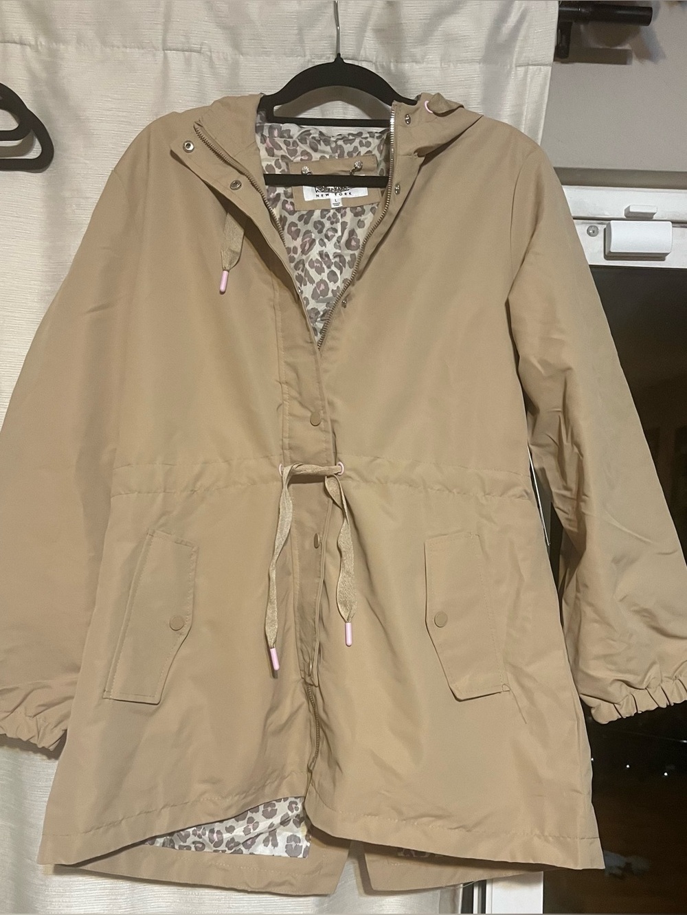 NWT Nicole Miller New York
Hooded Anorak Rain Jacket
Size Large (80 MSRP)